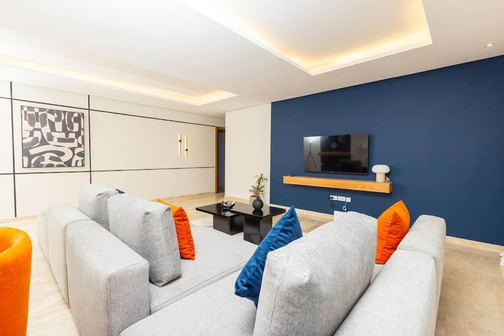 شقة Modern 2Br Retreat In Marina Sale Luxury Living Hajja المظهر الخارجي الصورة