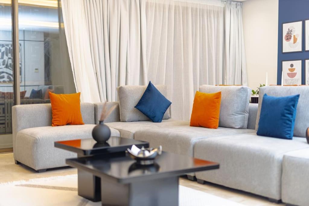 شقة Modern 2Br Retreat In Marina Sale Luxury Living Hajja المظهر الخارجي الصورة