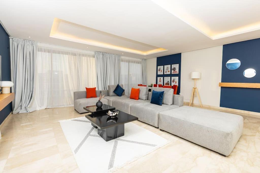 شقة Modern 2Br Retreat In Marina Sale Luxury Living Hajja المظهر الخارجي الصورة