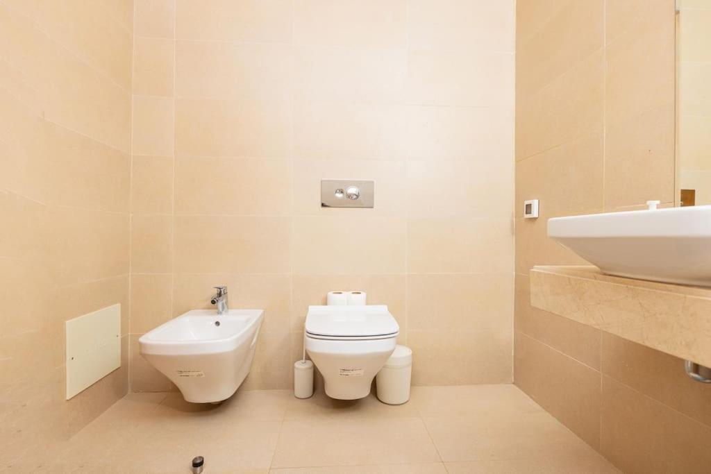 شقة Modern 2Br Retreat In Marina Sale Luxury Living Hajja المظهر الخارجي الصورة